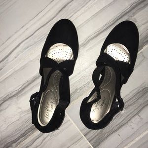 👠brand new, black high heels👠